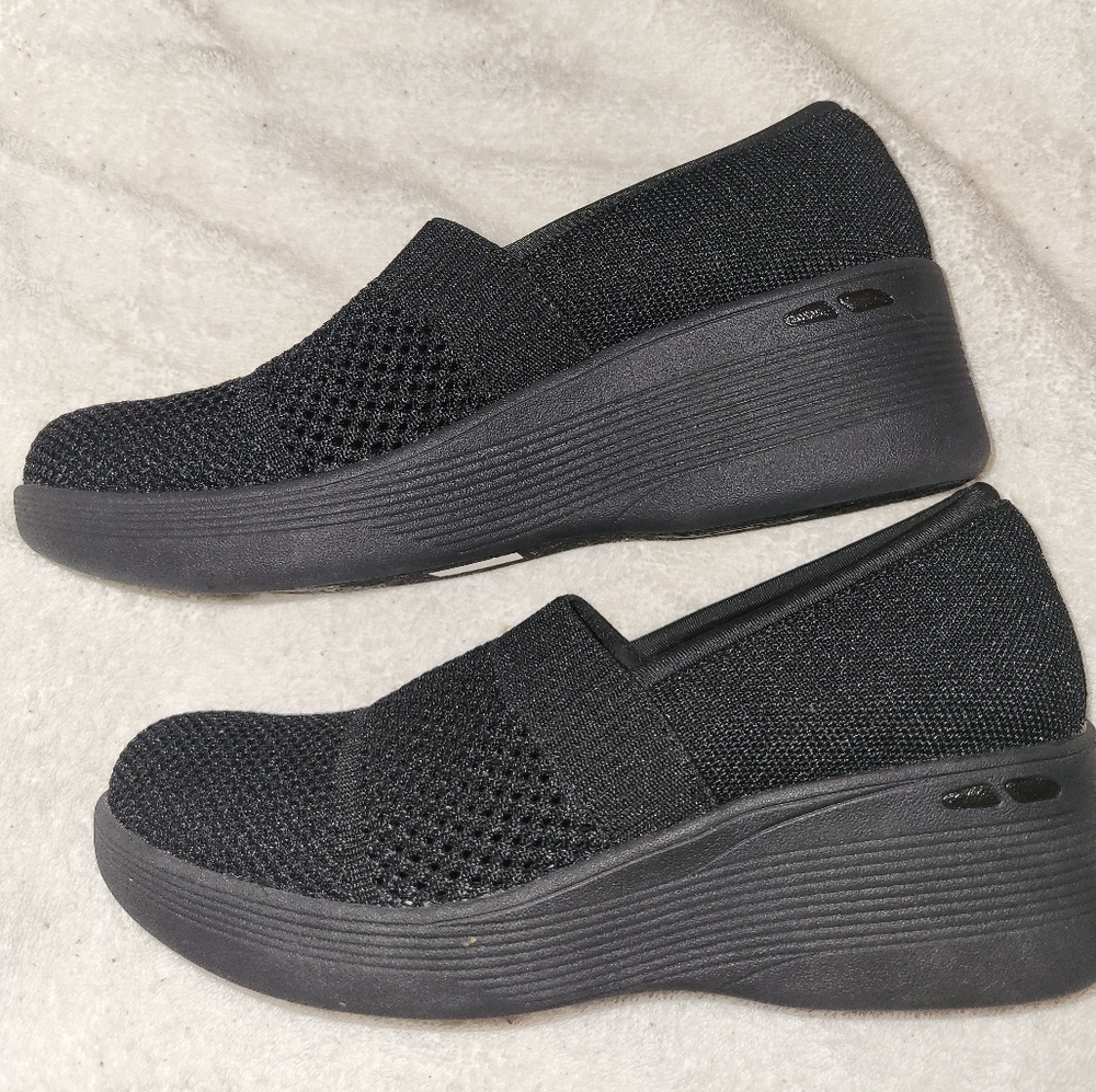 Skechers Black Wide Fit Sz 8 Memory Foam